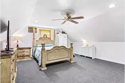 336 Scranton Avenue, Lynbrook, NY 11563 - Photo 14