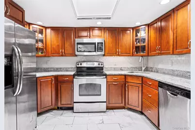 336 Scranton Avenue, Lynbrook, NY 11563 - Photo 12