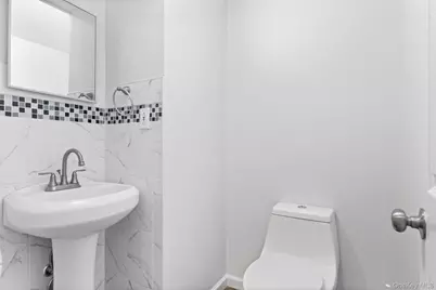 336 Scranton Avenue, Lynbrook, NY 11563 - Photo 8