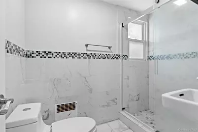 336 Scranton Avenue, Lynbrook, NY 11563 - Photo 18
