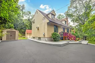 21 Sams Path, Rocky Point, NY 11778 - Photo 2