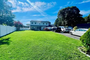 7 Carston St W, Selden, NY 11784 - Photo 2