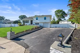 31 Seton Ct, Old Bethpage, NY 11804 - Photo 2