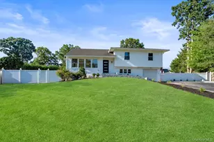31 Seton Ct, Old Bethpage, NY 11804 - Photo 4