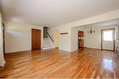 87 Central Park Road, Plainview, NY 11803 - Photo 2