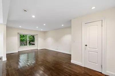 11 Pony Circle, Roslyn Heights, NY 11577 - Photo 16