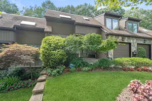 11 Pony Cir, Roslyn Heights, NY 11577 - Photo 4