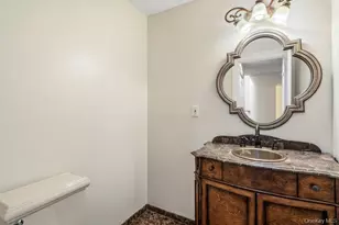 11 Pony Cir, Roslyn Heights, NY 11577 - Photo 24