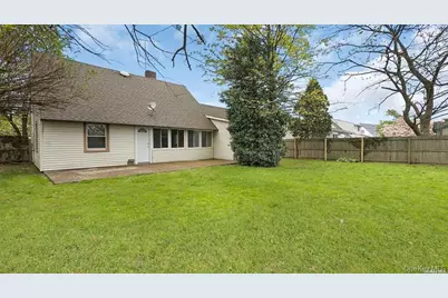 26 Carriage Lane, Levittown, NY 11756 - Photo 2