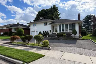 118 Leahy St, Jericho, NY 11753 - Photo 2