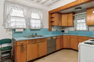 50 Park Ave, Port Washington, NY 11050 - Photo 8
