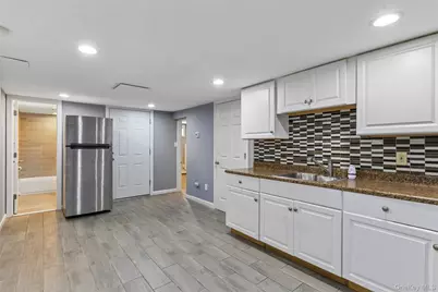 416 Arizona Avenue, Bay Shore, NY 11706 - Photo 18