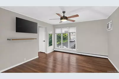 10 Sycamore Road, Glen Cove, NY 11540 - Photo 8