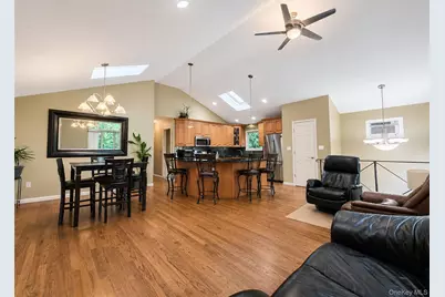 94 Newton Boulevard, Ronkonkoma, NY 11779 - Photo 4