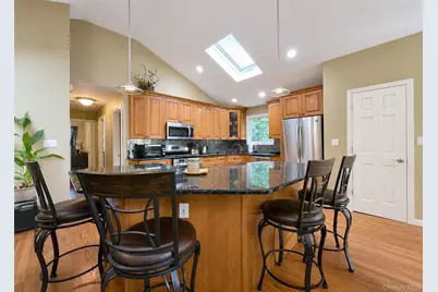 94 Newton Boulevard, Ronkonkoma, NY 11779 - Photo 8