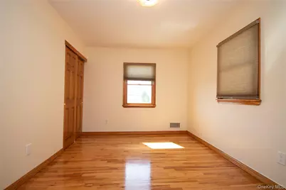 3039 Clubhouse Road, Merrick, NY 11566 - Photo 16