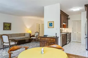 1 Kensington Gate, Great Neck, NY 11021 - Photo 8