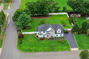 2 Sherwood Dr, Shoreham, NY 11786 - Photo 2