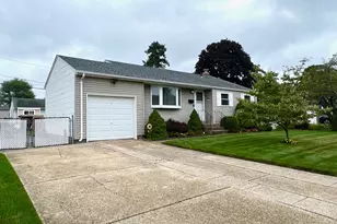23 Franklin St, Islip, NY 11751 - Photo 2