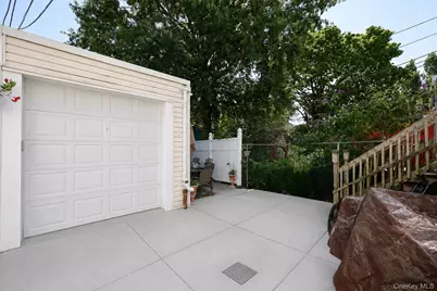 7333 71st Place, Glendale, NY 11385 - Photo 24