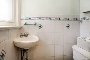73-33 71st Pl, Glendale, NY 11385 - Photo 12
