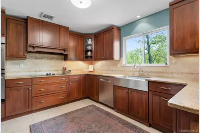 42 Hollow Oak Road, Chappaqua, NY 10514 - Photo 14