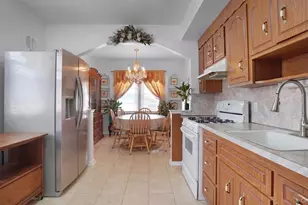 83-50 257th St, Floral Park, NY 11004 - Photo 6