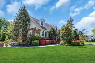304 Old Courthouse Rd, New Hyde Park, NY 11040 - Photo 4
