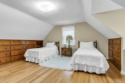 304 Old Courthouse Road, New Hyde Park, NY 11040 - Photo 22