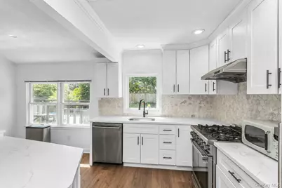 24 Lewis Lane, Port Washington, NY 11050 - Photo 8