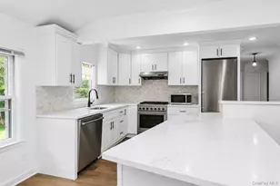 24 Lewis Ln, Port Washington, NY 11050 - Photo 6