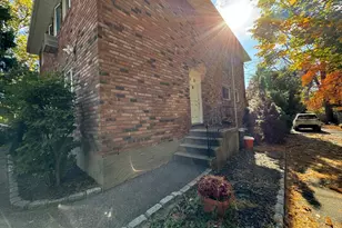 14 Cornwall Ln, Port Washington, NY 11050 - Photo 2