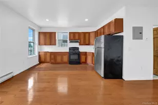 952 E 217th St, Bronx, NY 10469 - Photo 16