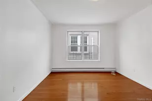 952 E 217th St, Bronx, NY 10469 - Photo 10
