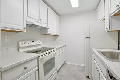 60 Kensico Road #13, Thornwood, NY 10594 - Photo 10