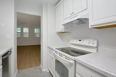 60 Kensico Road #13, Thornwood, NY 10594 - Photo 12
