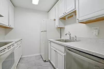 60 Kensico Road #13, Thornwood, NY 10594 - Photo 8