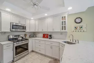 276 Glen Dr, Ridge, NY 11961 - Photo 10