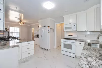 8 Plymouth Road, Great Neck, NY 11023 - Photo 14
