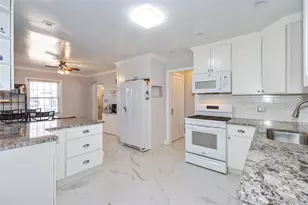 8 Plymouth Rd, Great Neck, NY 11023 - Photo 14