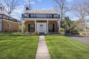 8 Plymouth Rd, Great Neck, NY 11023 - Photo 2