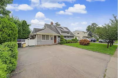 210 Spindle Road, Hicksville, NY 11801 - Photo 20