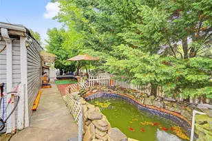 210 Spindle Rd, Hicksville, NY 11801 - Photo 18