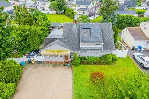 210 Spindle Rd, Hicksville, NY 11801 - Photo 26