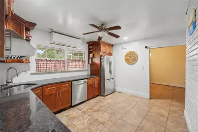 210 Spindle Road, Hicksville, NY 11801 - Photo 10