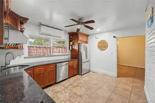 210 Spindle Rd, Hicksville, NY 11801 - Photo 10