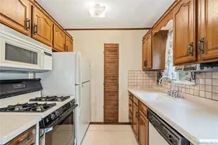 5 Center Ct, Bethpage, NY 11714 - Photo 10