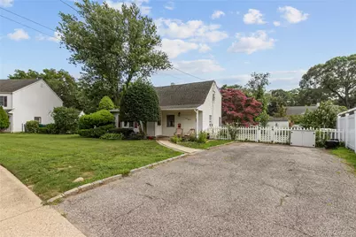 713 Wren Court, West Hempstead, NY 11552 - Photo 2