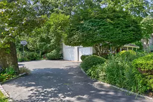 38 McCulloch Dr, Dix Hills, NY 11746 - Photo 22