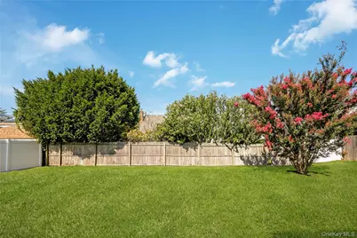 117 Midwood Avenue, Farmingdale, NY 11735 - Photo 22